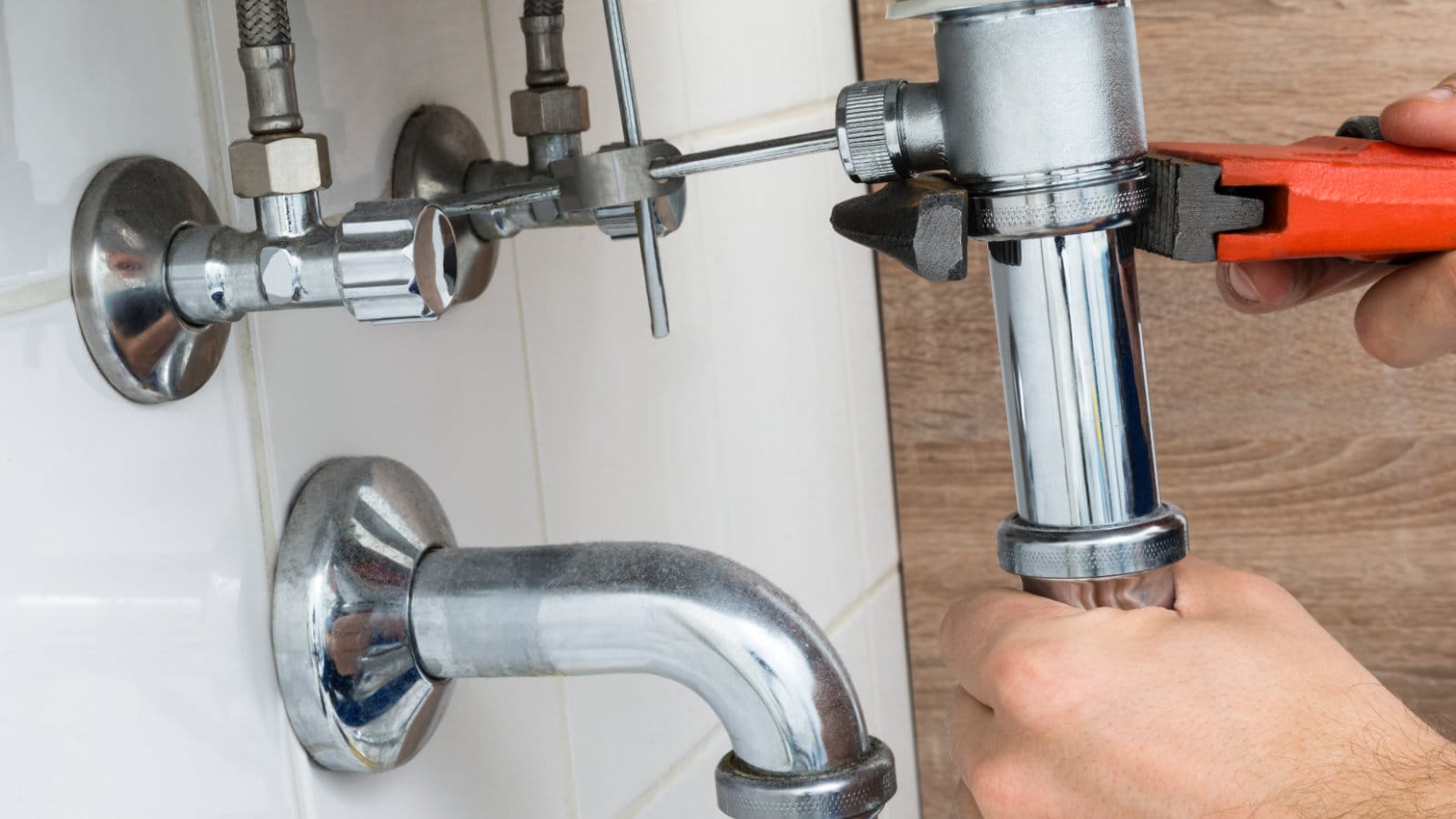 What experience level should your plumber have for repairs?