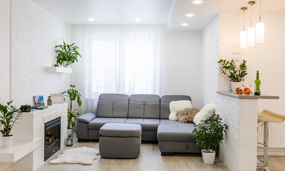 4 Space-Saving Living Room Ideas with Bench Furniture and a Living Room Sofa Set